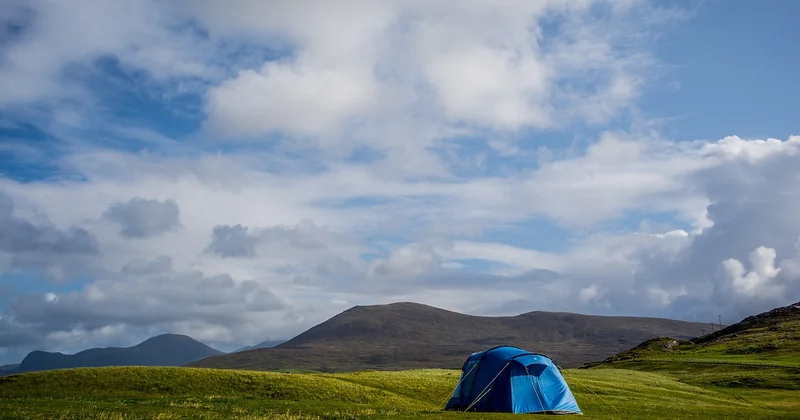 Quelle est la meilleure période pour réserver un camping au bord d'un lac ?