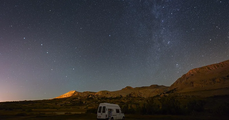 La journée type d'un road trip amoureux en fourgon